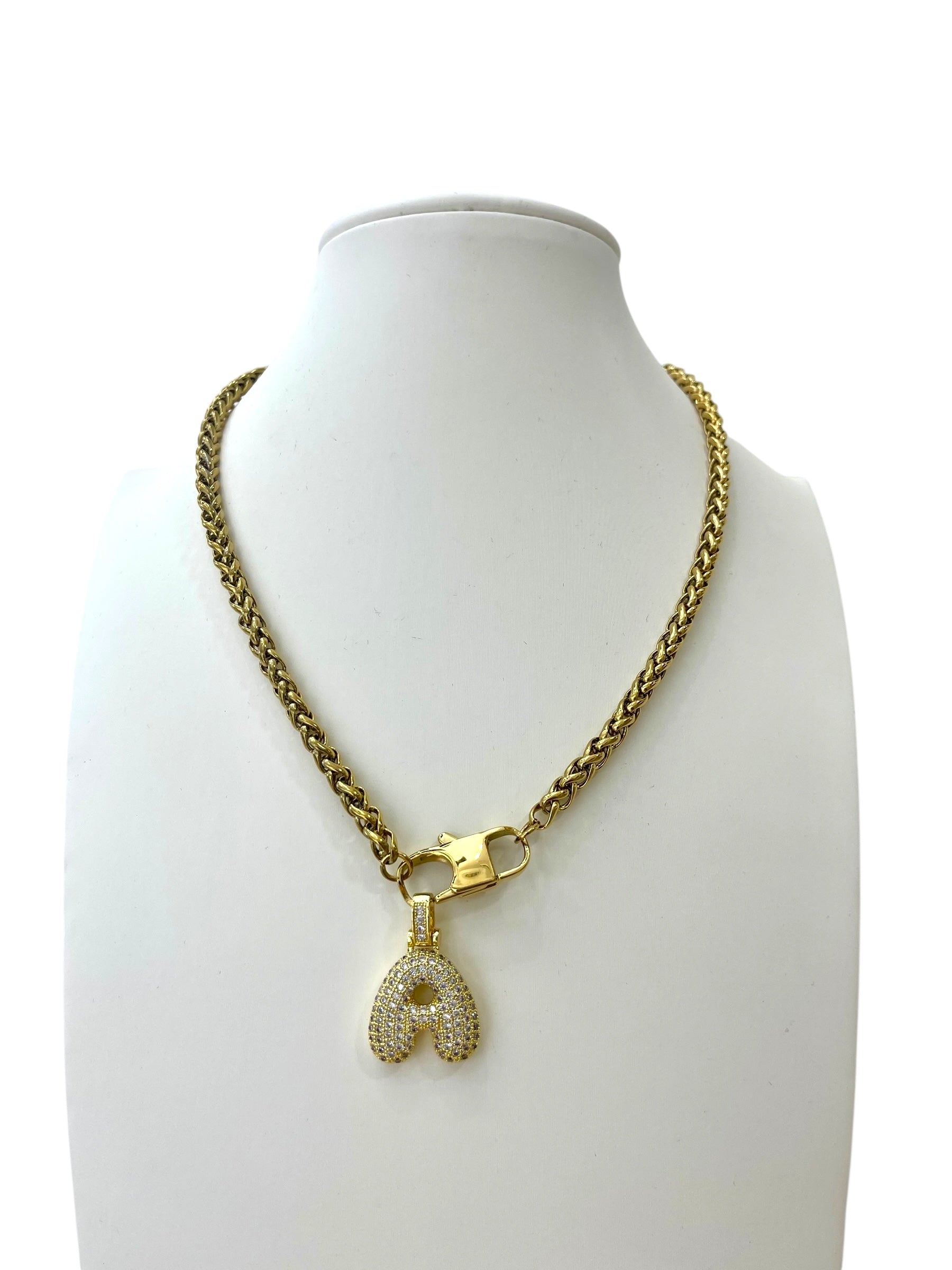 Collana con lettere