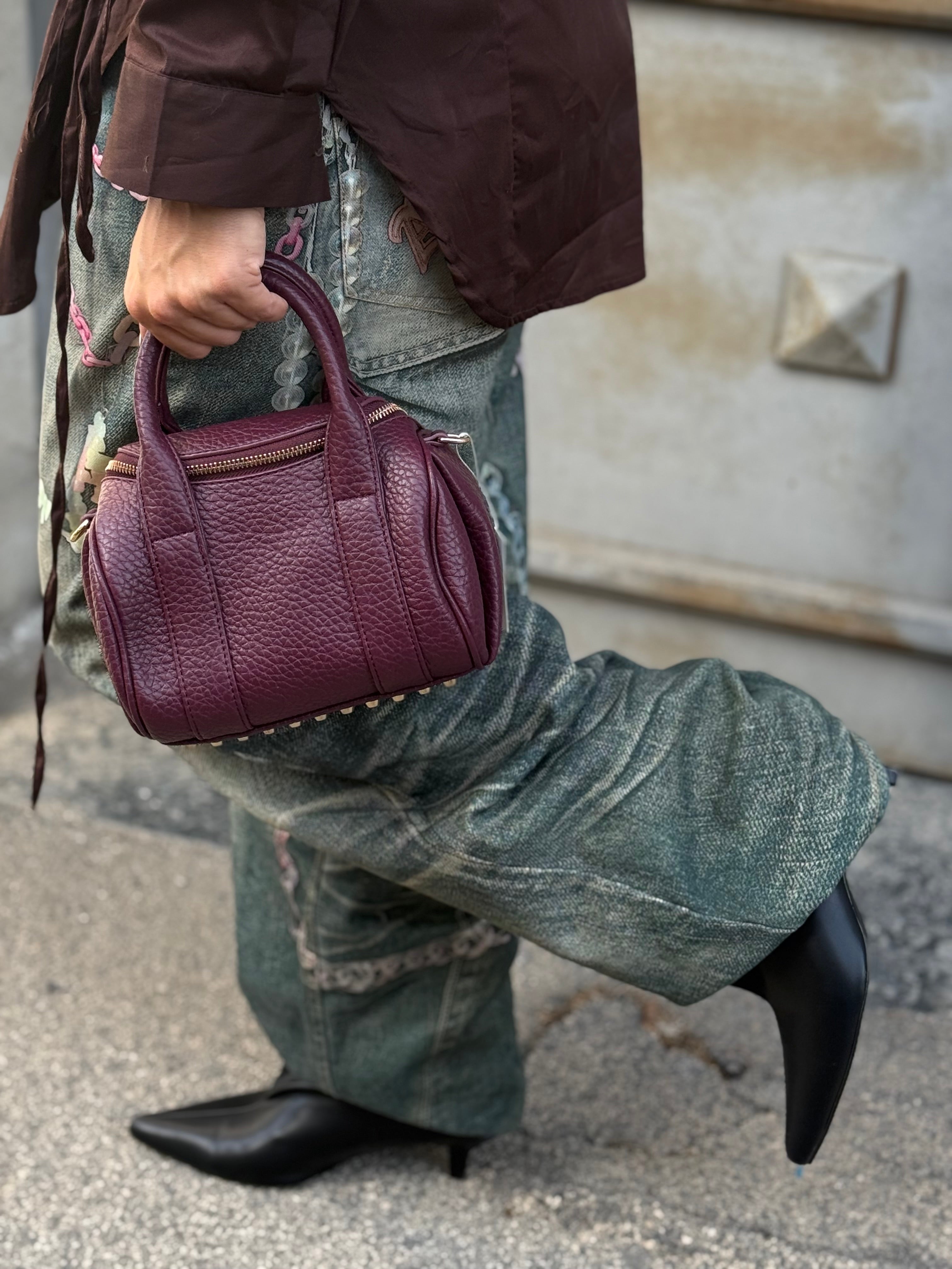 Borsetta in pelle con borchie