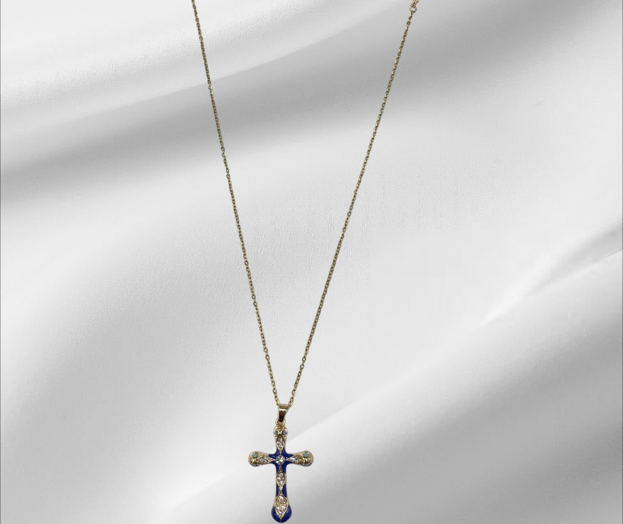 Collana croce fantasy
